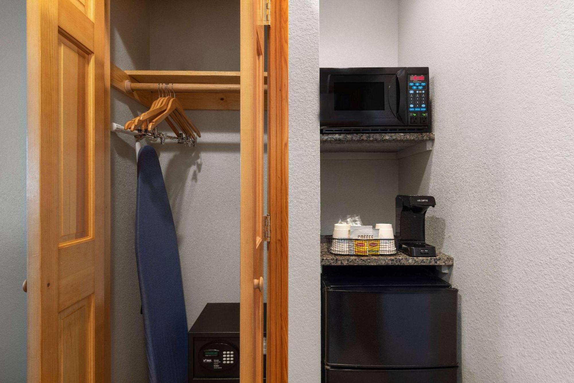 Days Inn By Wyndham Kill Devil Hills Oceanfront - Wilbur Esterno foto