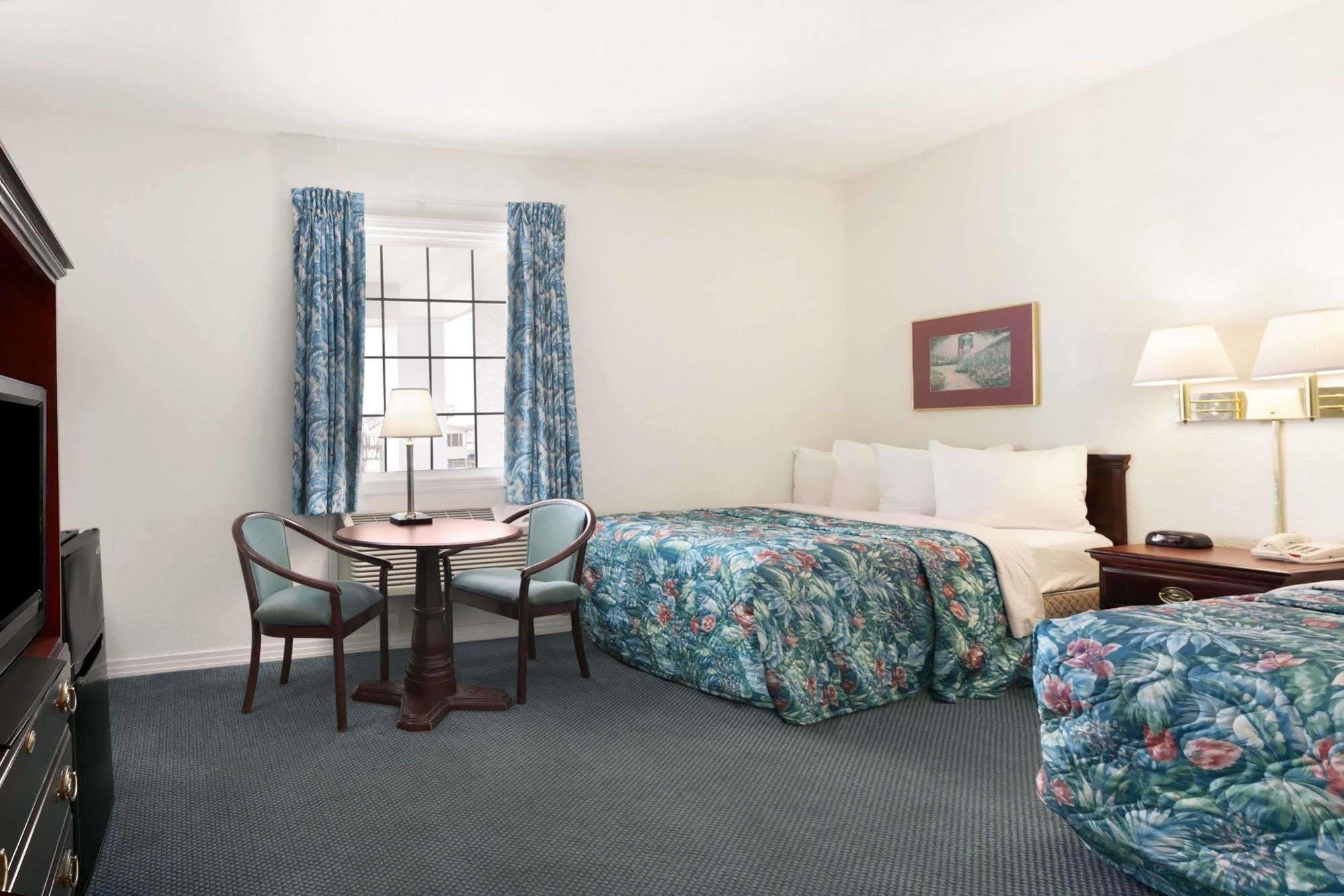 Days Inn By Wyndham Kill Devil Hills Oceanfront - Wilbur Esterno foto