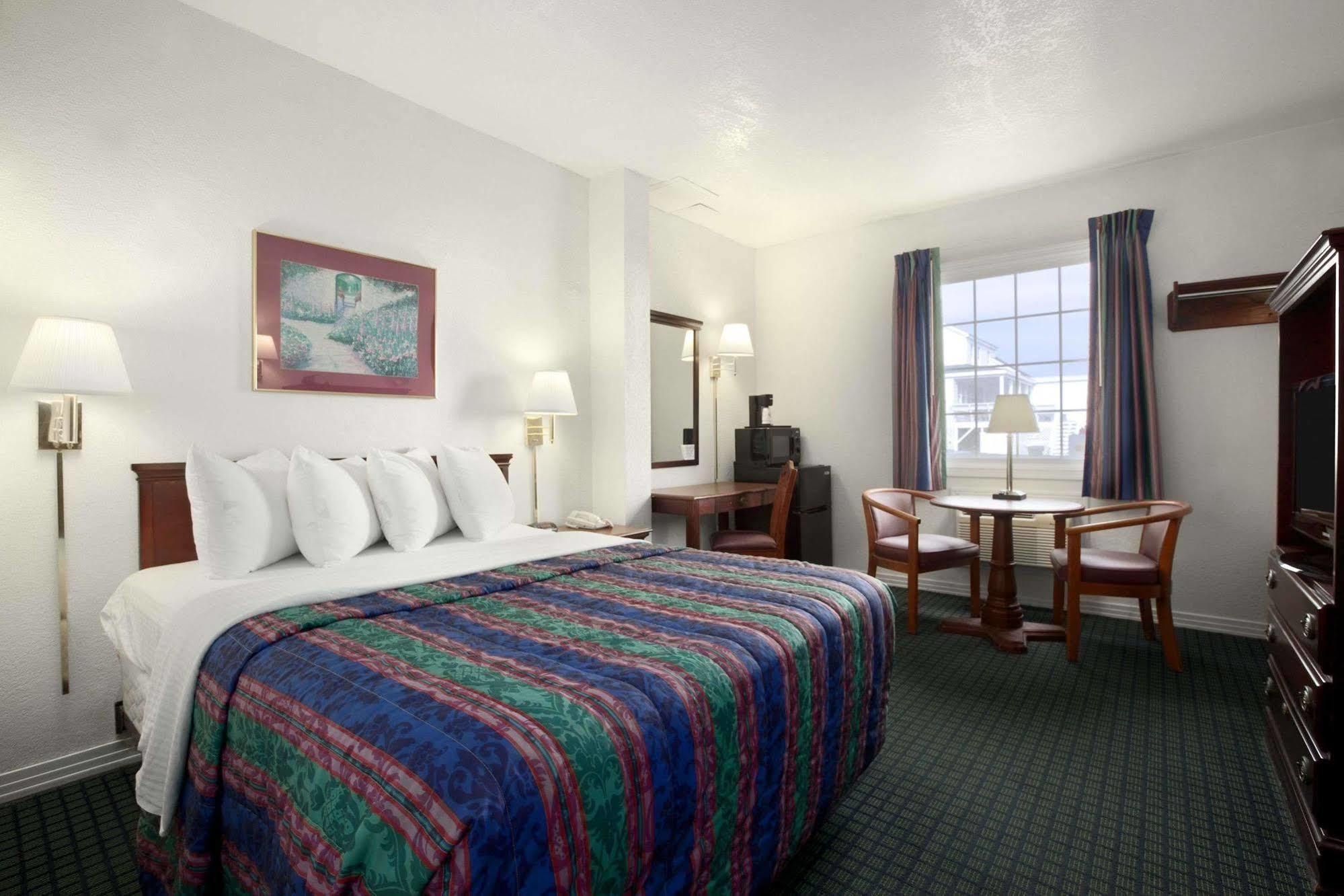 Days Inn By Wyndham Kill Devil Hills Oceanfront - Wilbur Esterno foto