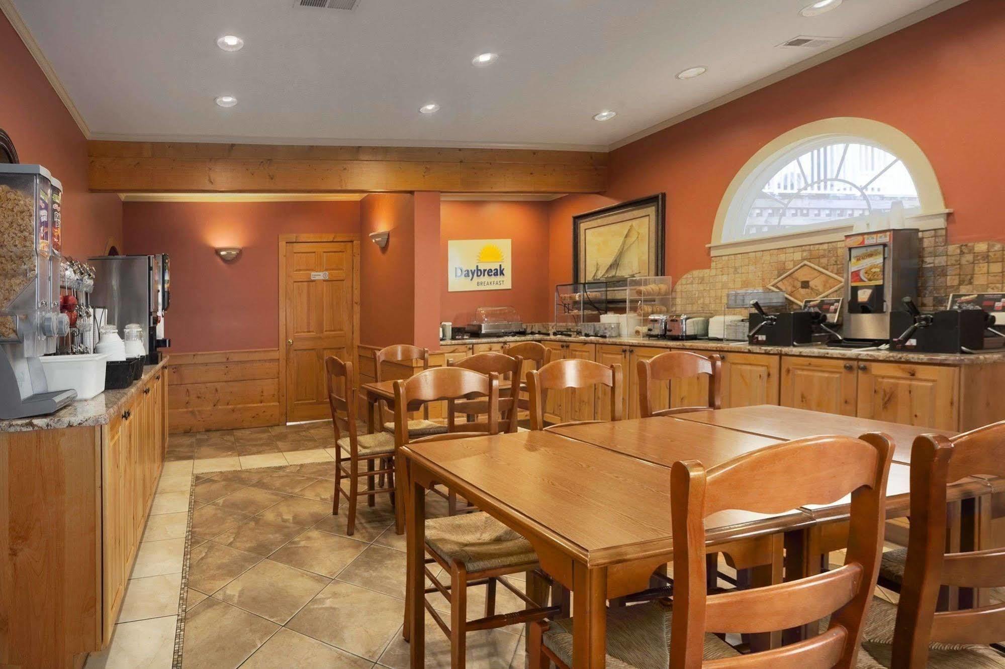 Days Inn By Wyndham Kill Devil Hills Oceanfront - Wilbur Esterno foto